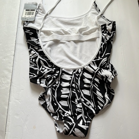 Nike Polyester Lycra spandex blend One Piece swimsuit Size 10 NWT U Back - Picture 5 of 12